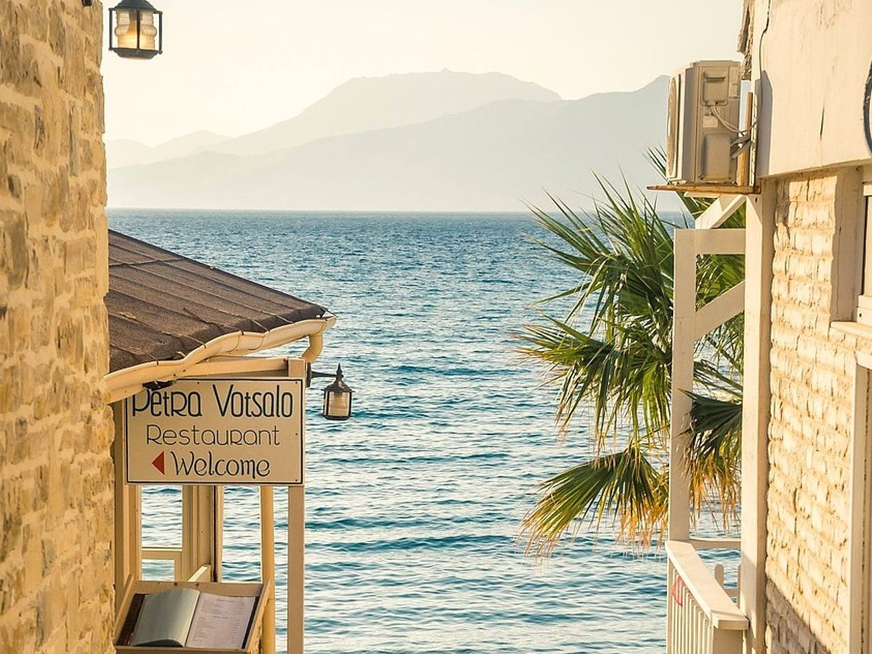 Restaurante con vistas al océano